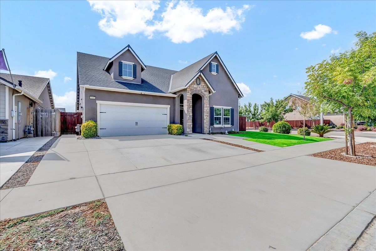 2283 W Andrew Ln, Hanford, CA 93230