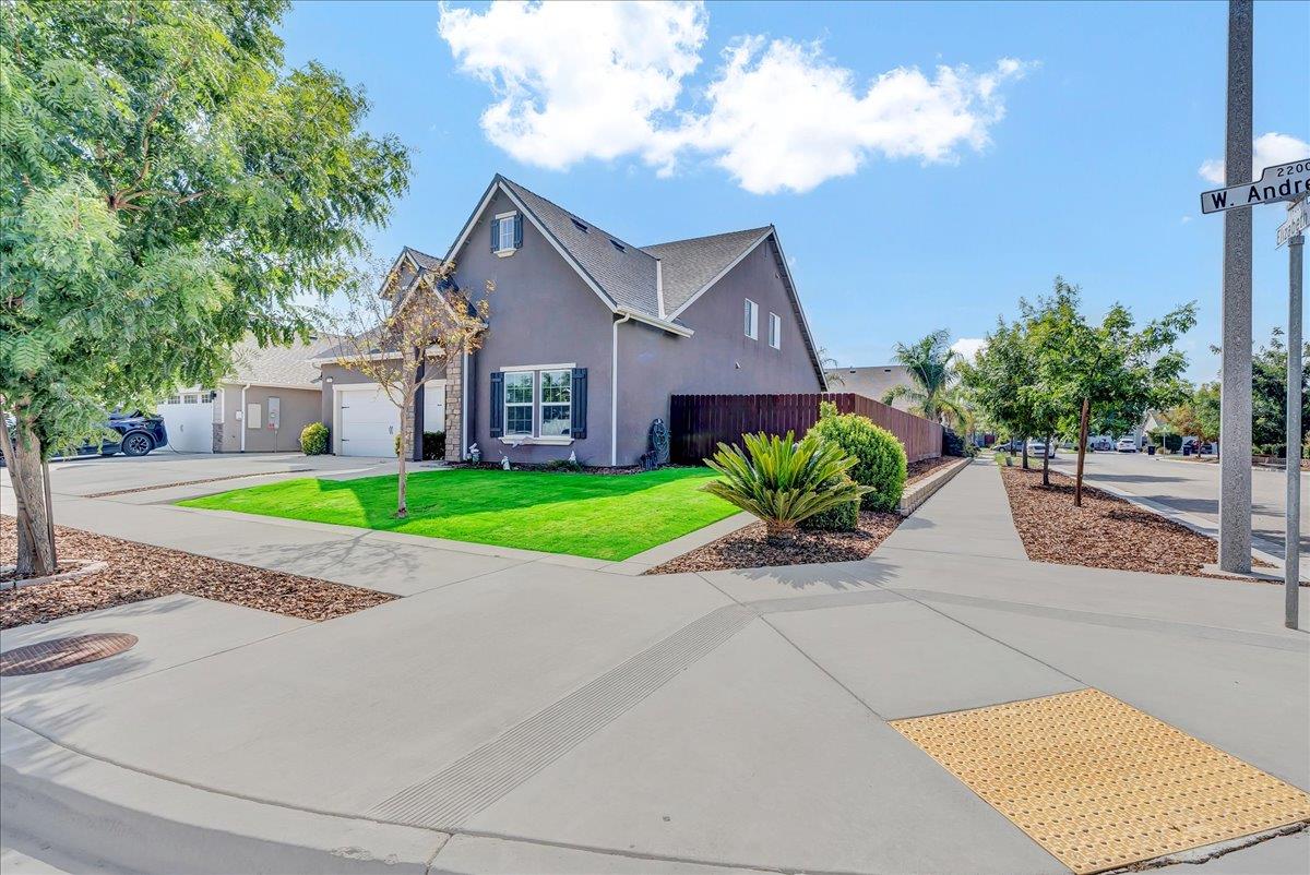 2283 W Andrew Ln, Hanford, CA 93230