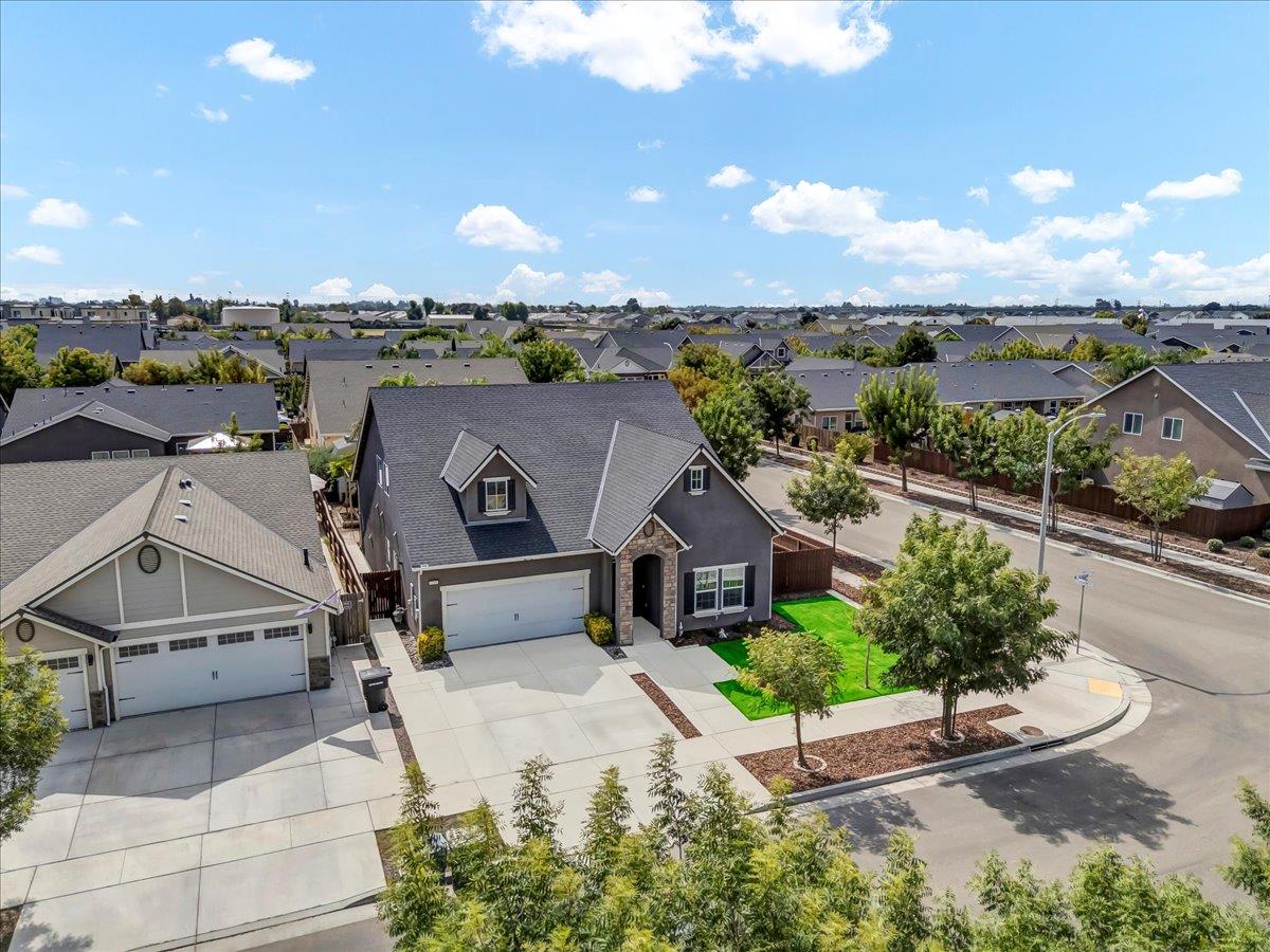 2283 W Andrew Ln, Hanford, CA 93230