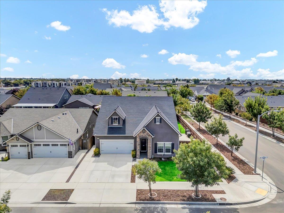 2283 W Andrew Ln, Hanford, CA 93230