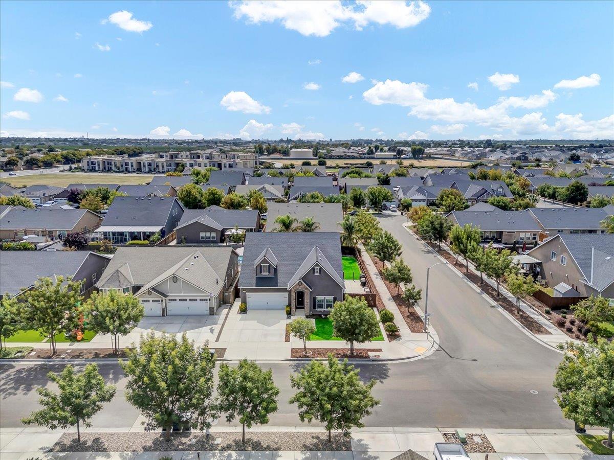 2283 W Andrew Ln, Hanford, CA 93230