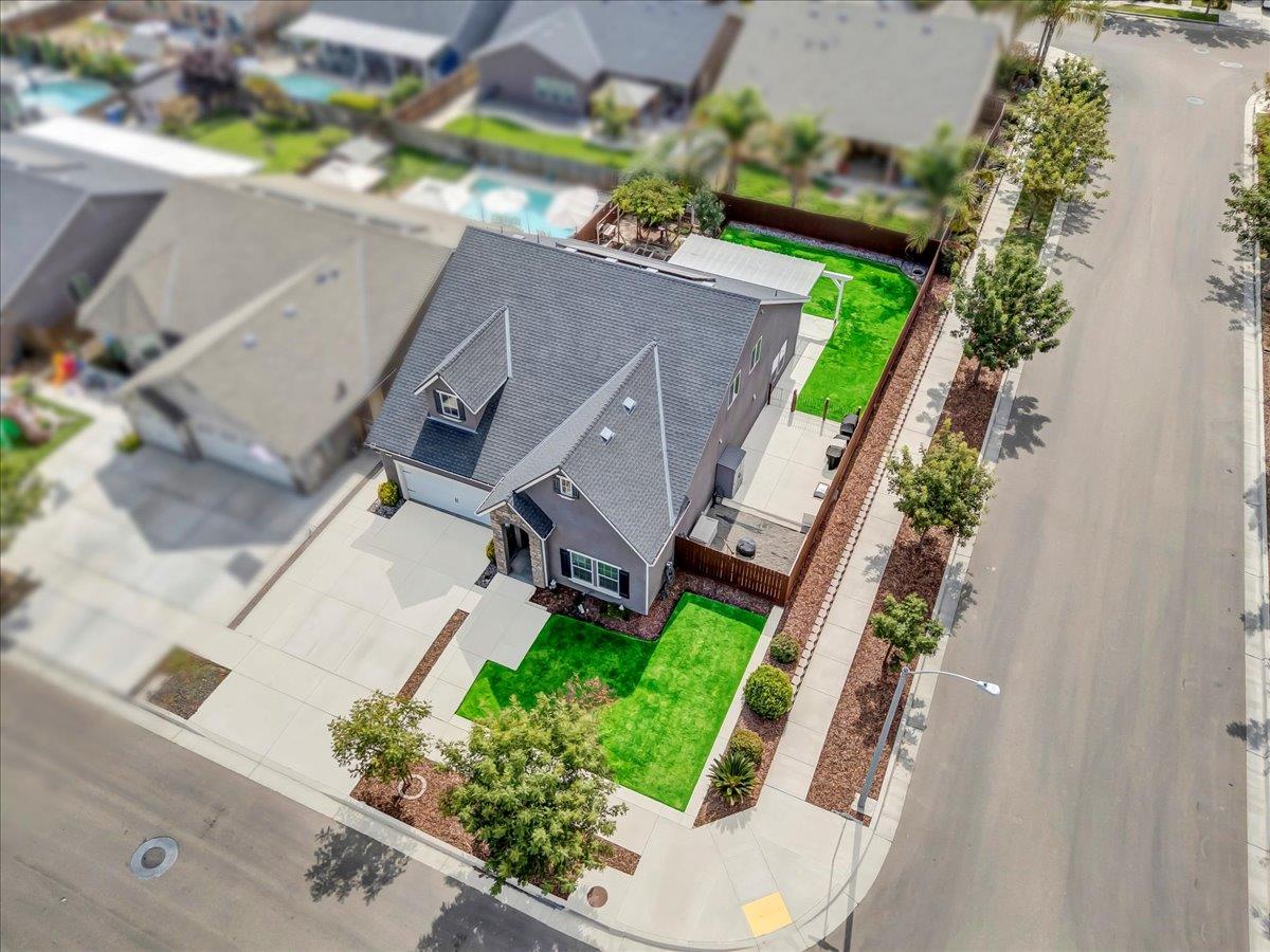 2283 W Andrew Ln, Hanford, CA 93230