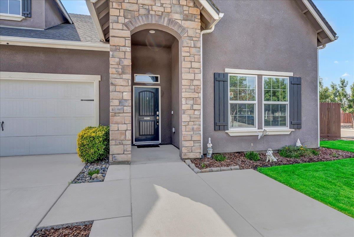 2283 W Andrew Ln, Hanford, CA 93230