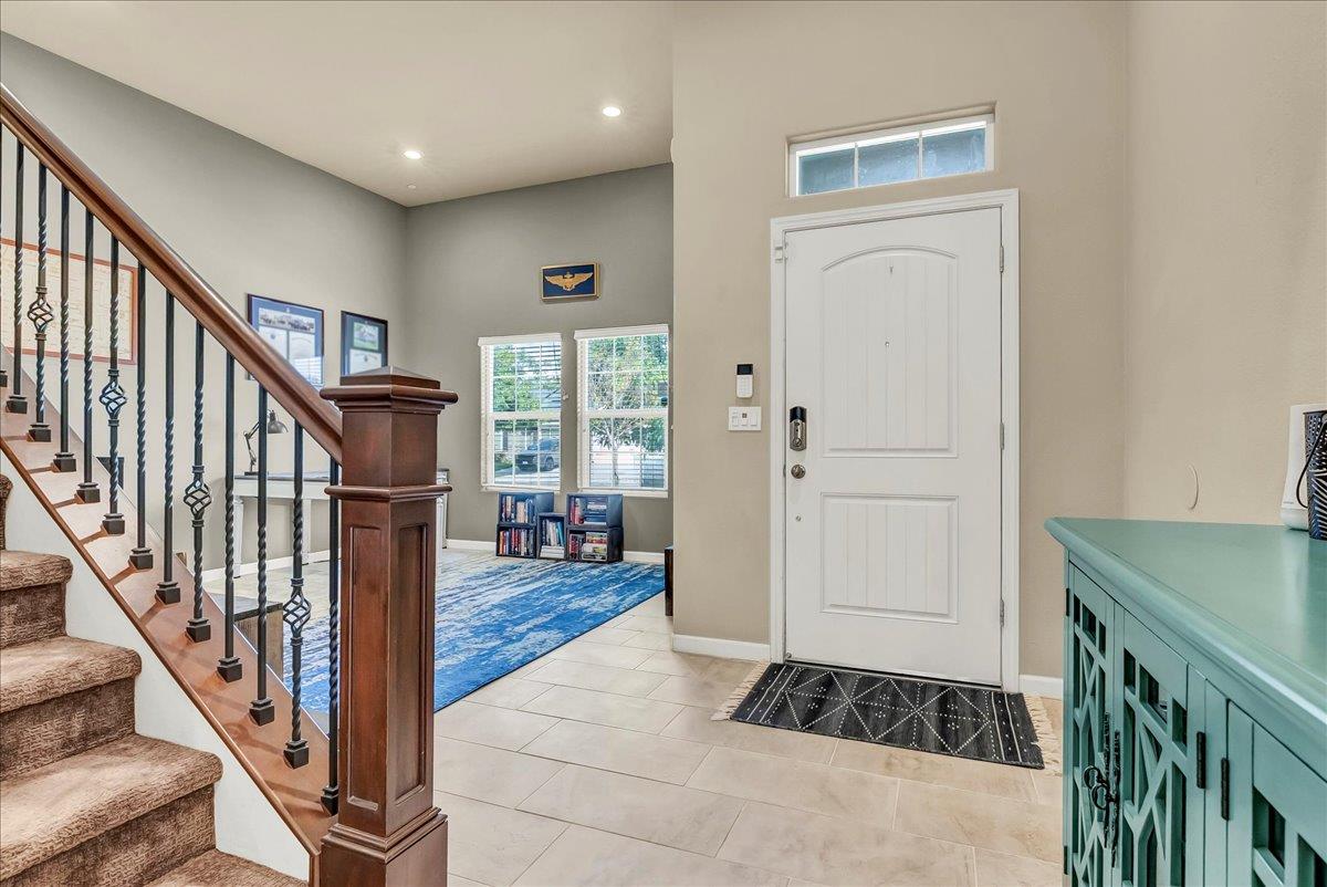 2283 W Andrew Ln, Hanford, CA 93230