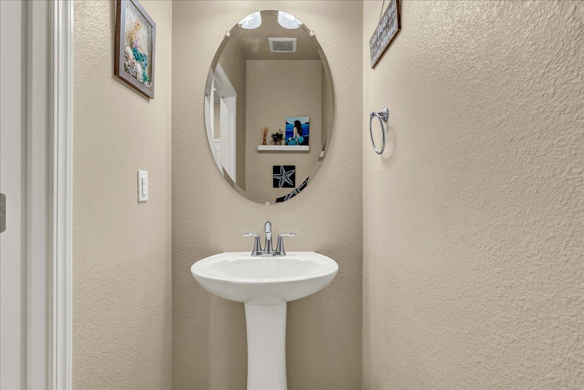 2283 W Andrew Ln, Hanford, CA 93230