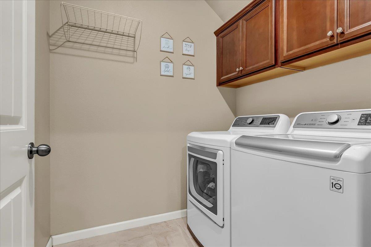 2283 W Andrew Ln, Hanford, CA 93230