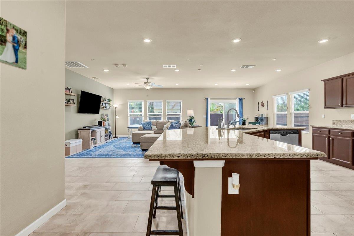 2283 W Andrew Ln, Hanford, CA 93230