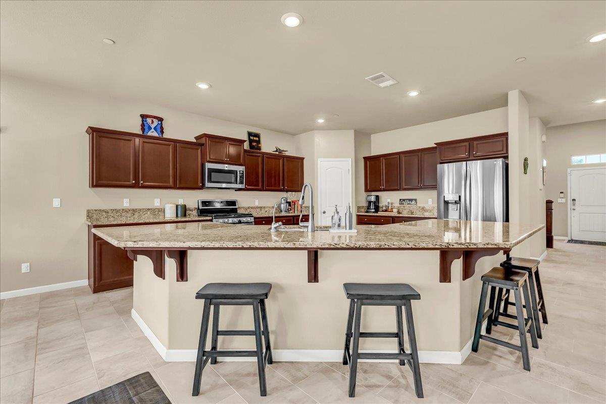 2283 W Andrew Ln, Hanford, CA 93230