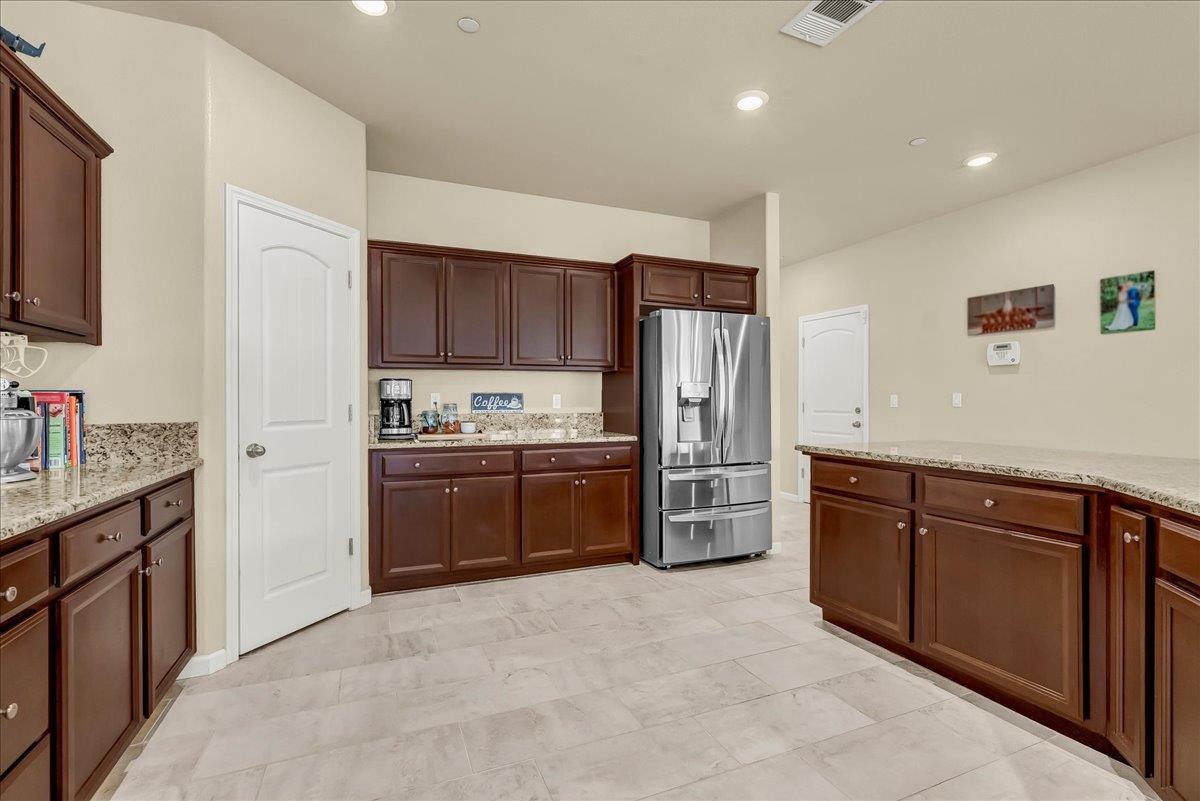 2283 W Andrew Ln, Hanford, CA 93230