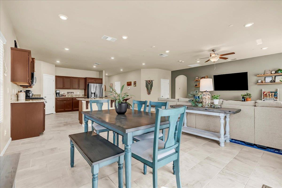 2283 W Andrew Ln, Hanford, CA 93230