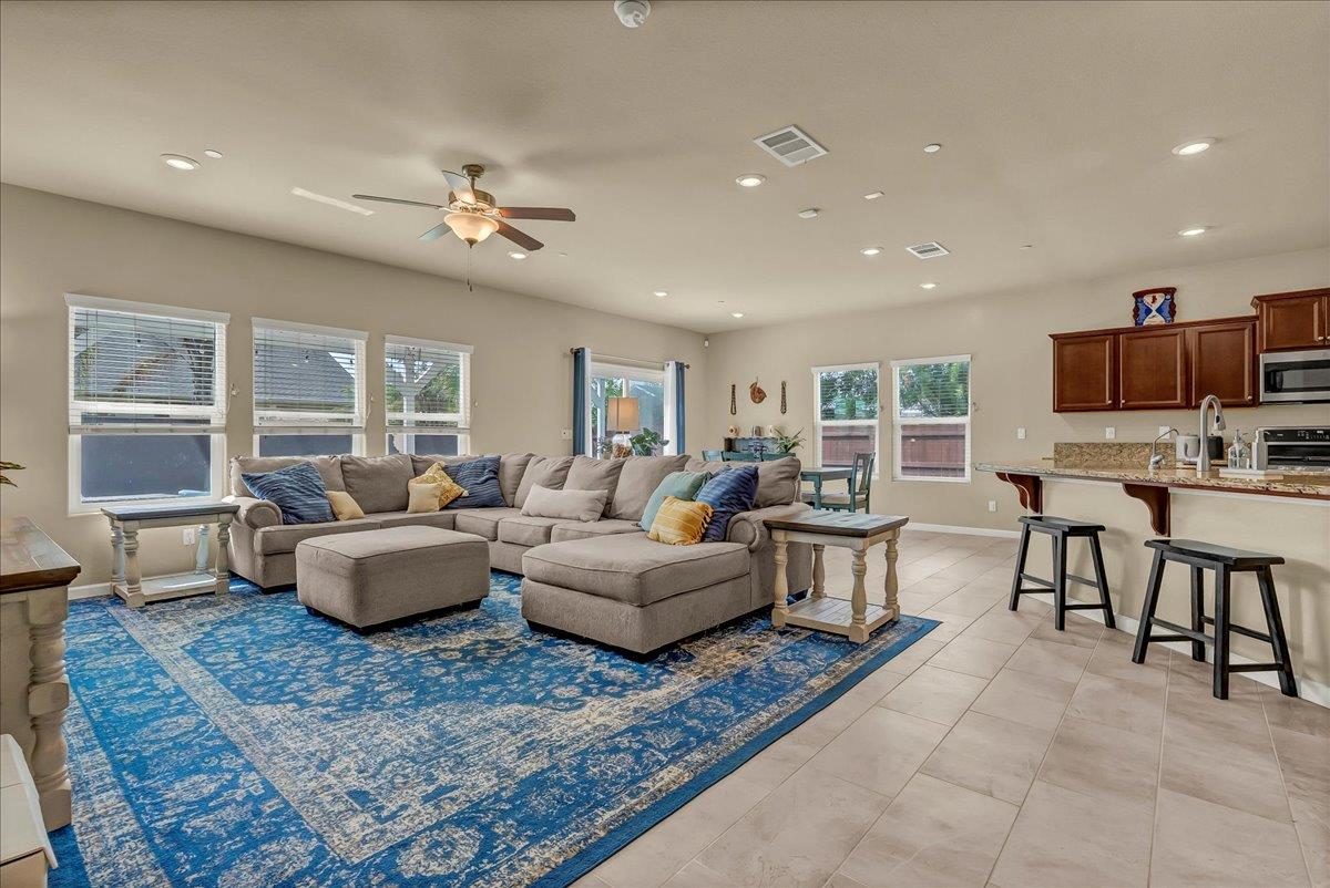 2283 W Andrew Ln, Hanford, CA 93230