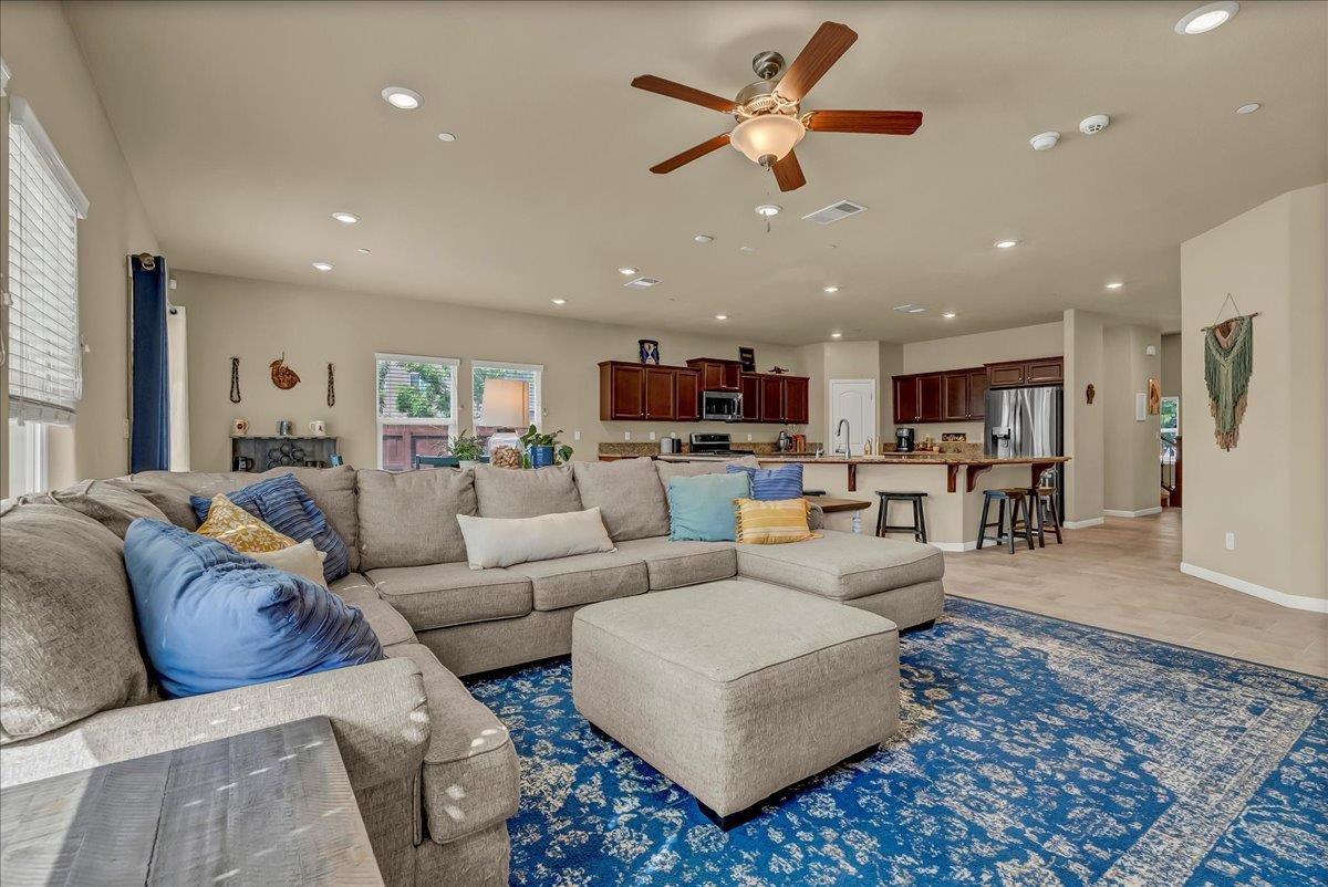 2283 W Andrew Ln, Hanford, CA 93230