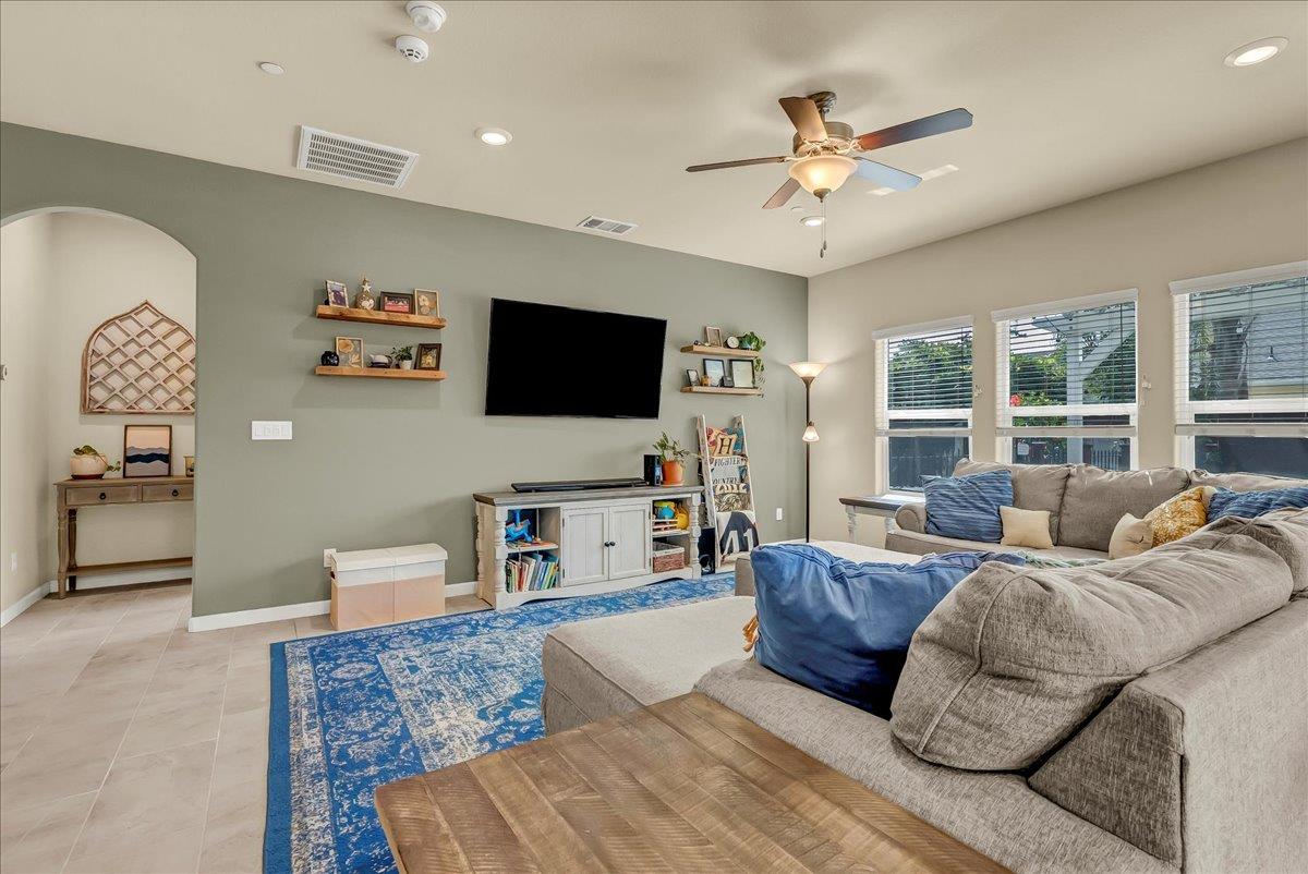 2283 W Andrew Ln, Hanford, CA 93230