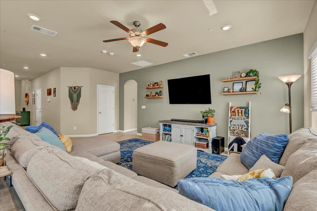 2283 W Andrew Ln, Hanford, CA 93230
