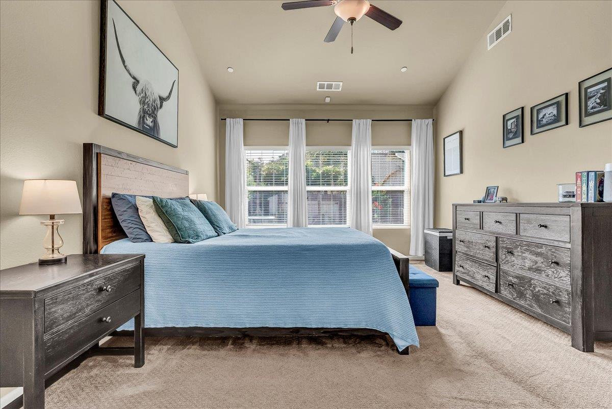 2283 W Andrew Ln, Hanford, CA 93230