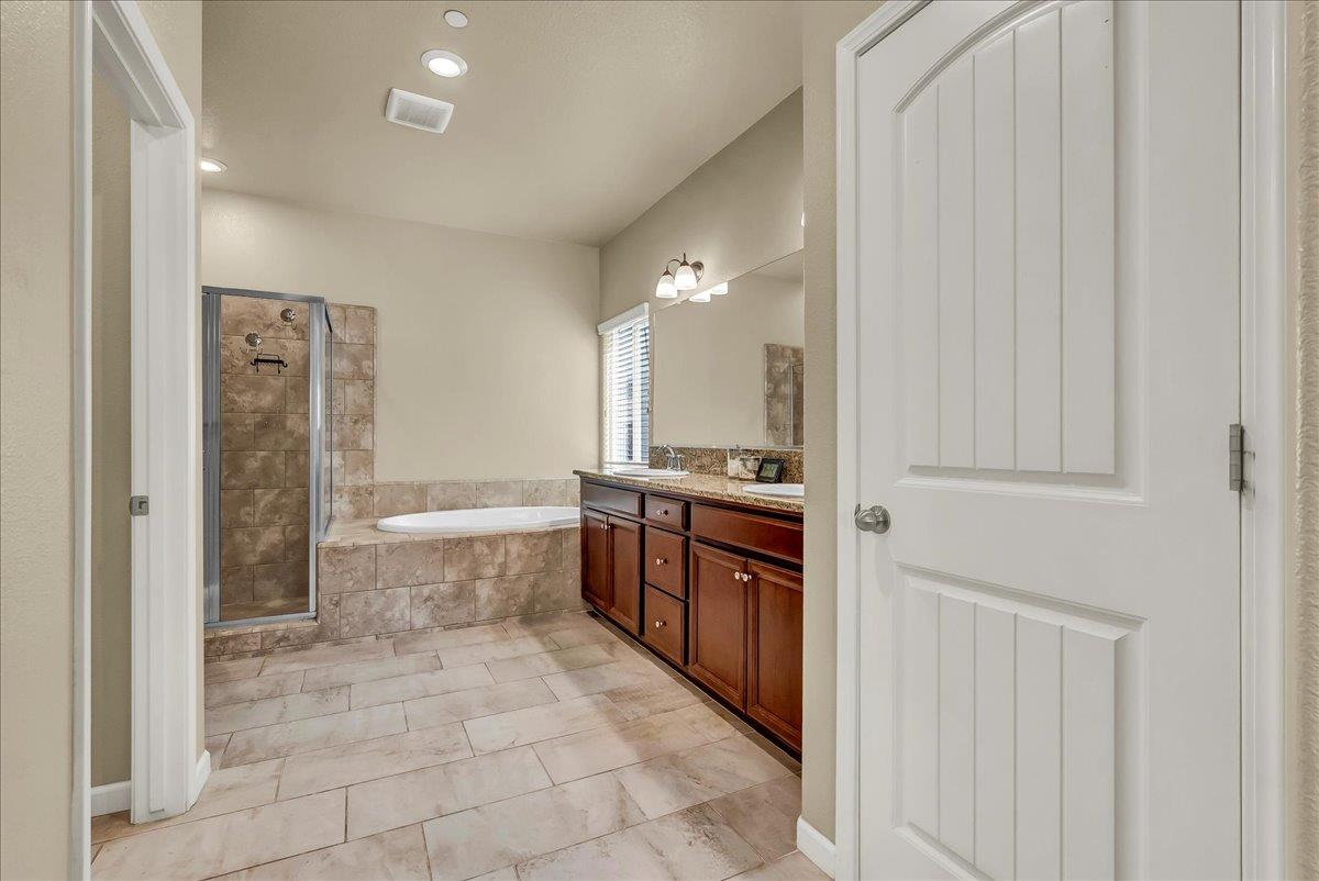 2283 W Andrew Ln, Hanford, CA 93230
