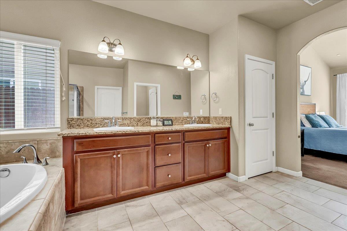 2283 W Andrew Ln, Hanford, CA 93230