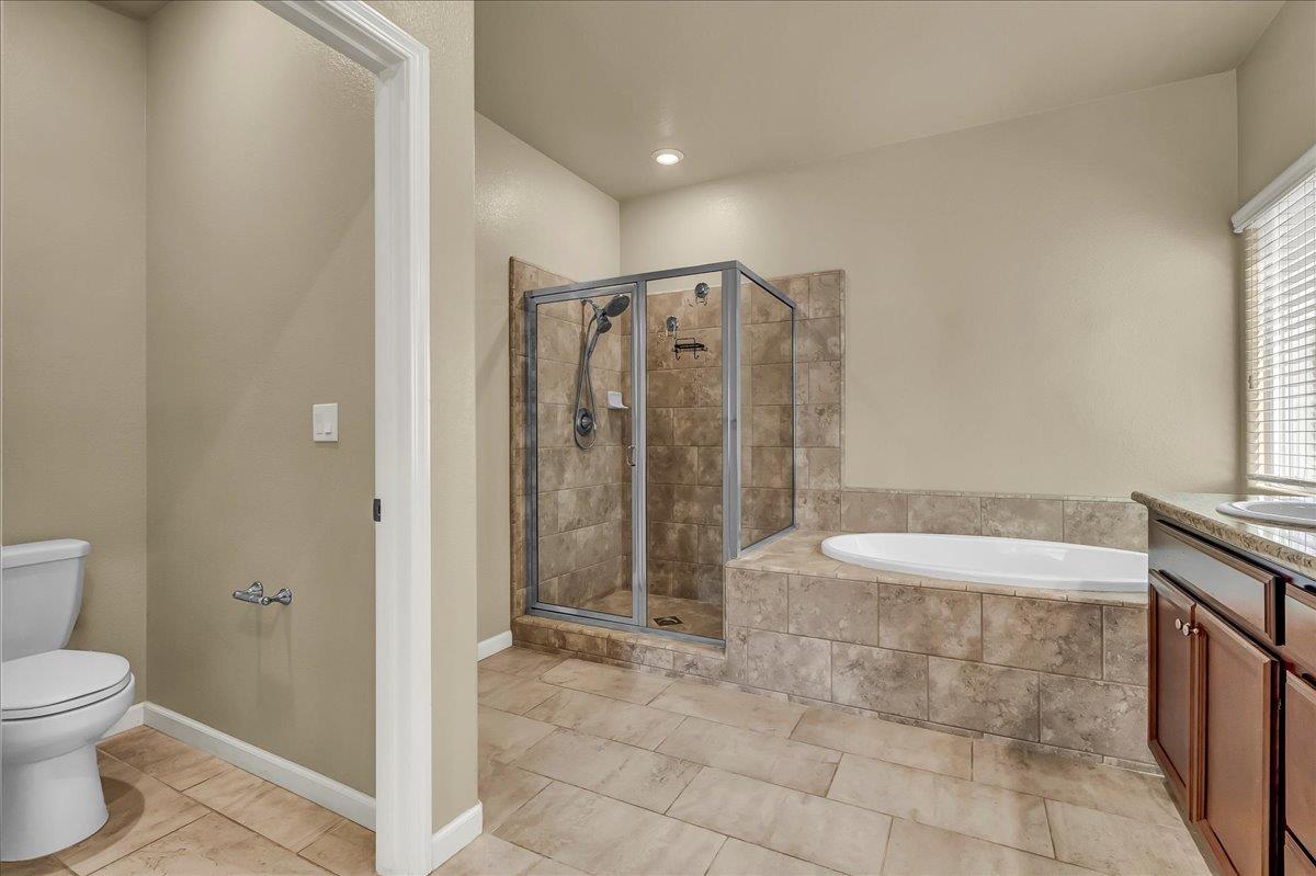 2283 W Andrew Ln, Hanford, CA 93230