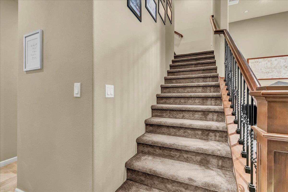 2283 W Andrew Ln, Hanford, CA 93230