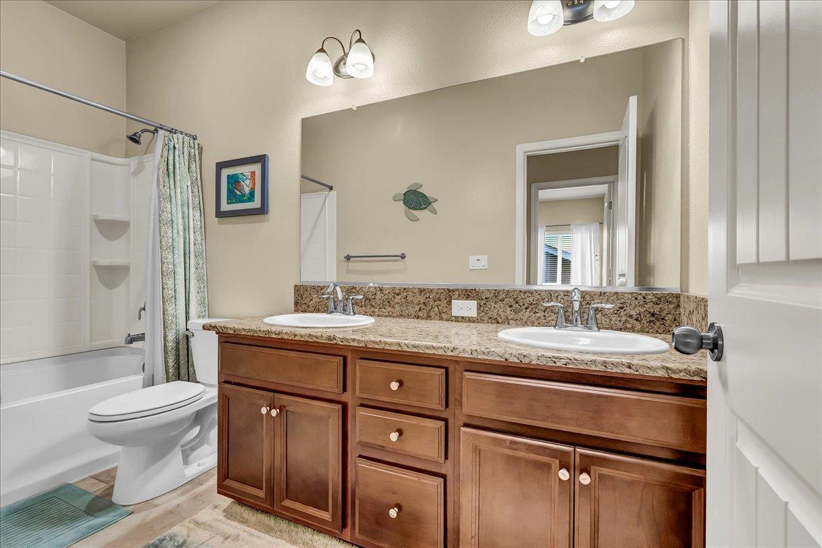 2283 W Andrew Ln, Hanford, CA 93230