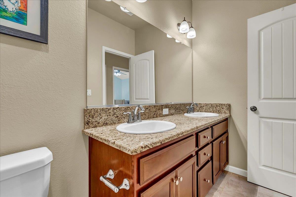 2283 W Andrew Ln, Hanford, CA 93230