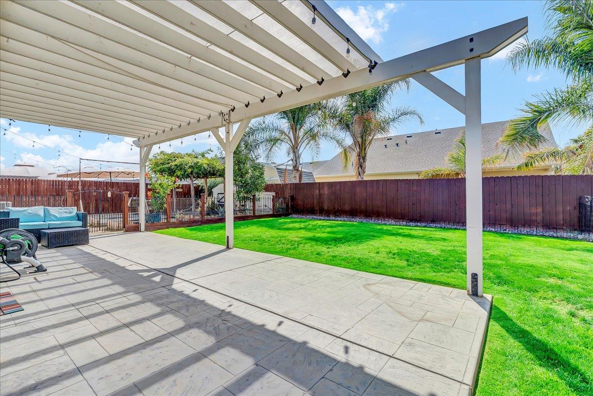 2283 W Andrew Ln, Hanford, CA 93230