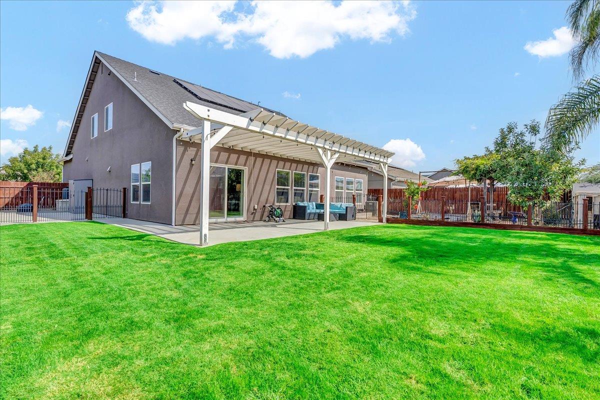 2283 W Andrew Ln, Hanford, CA 93230