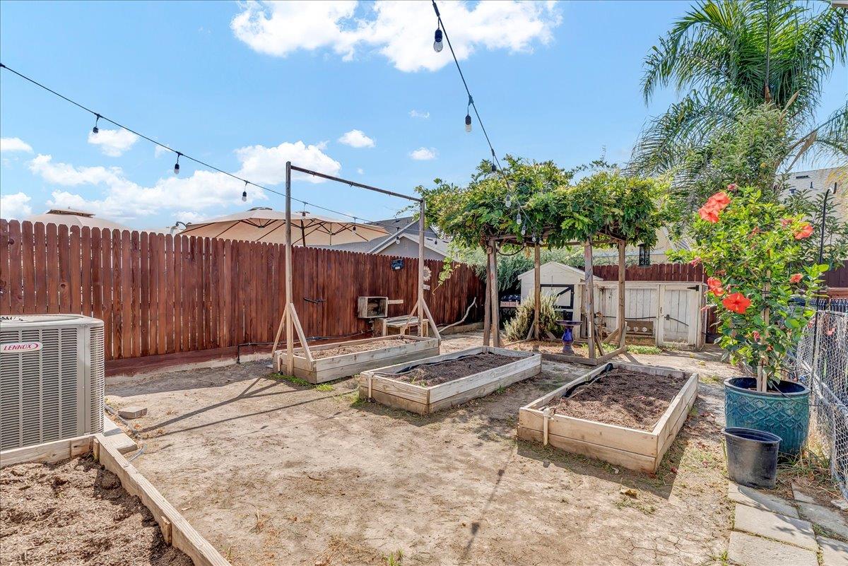 2283 W Andrew Ln, Hanford, CA 93230
