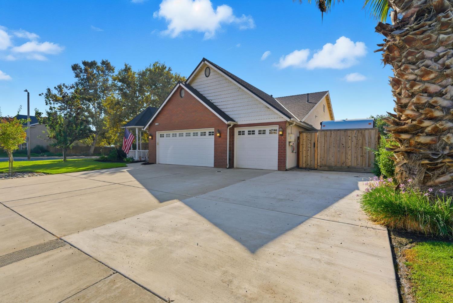 1109 W Cinnamon Ave, Hanford, CA 93230