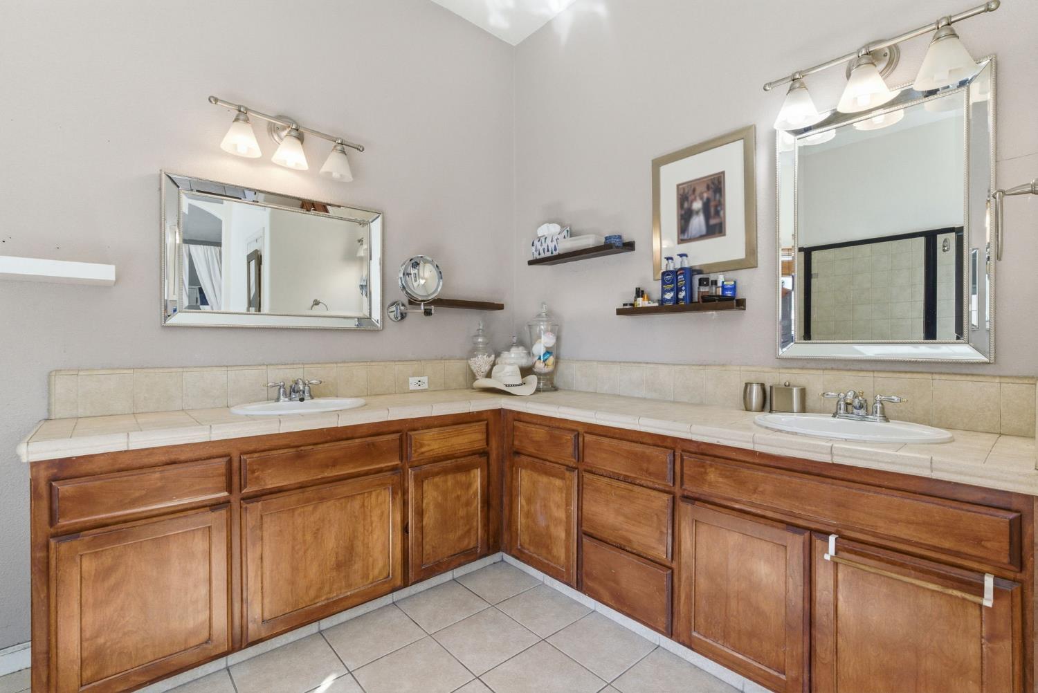 1109 W Cinnamon Ave, Hanford, CA 93230