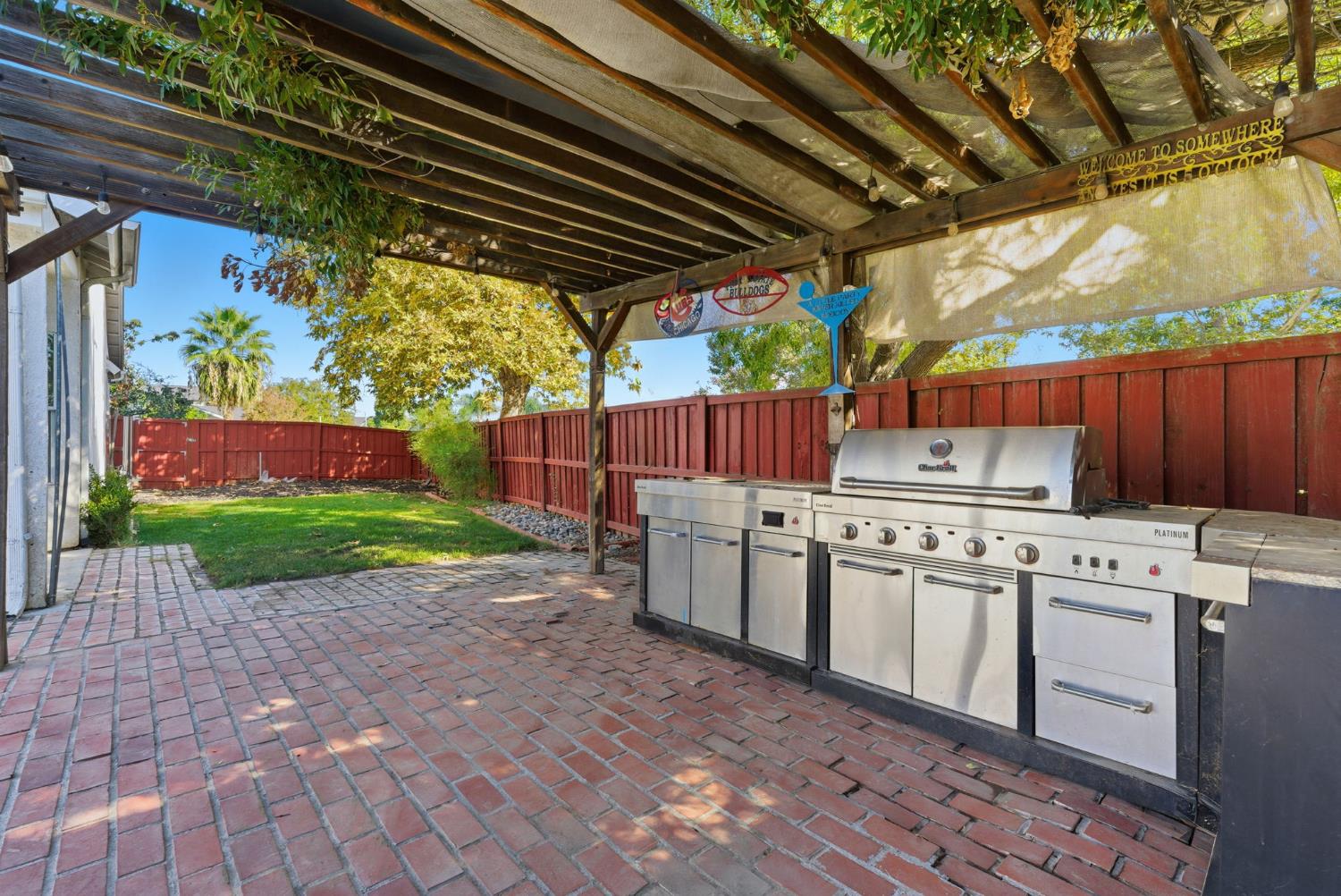 1109 W Cinnamon Ave, Hanford, CA 93230