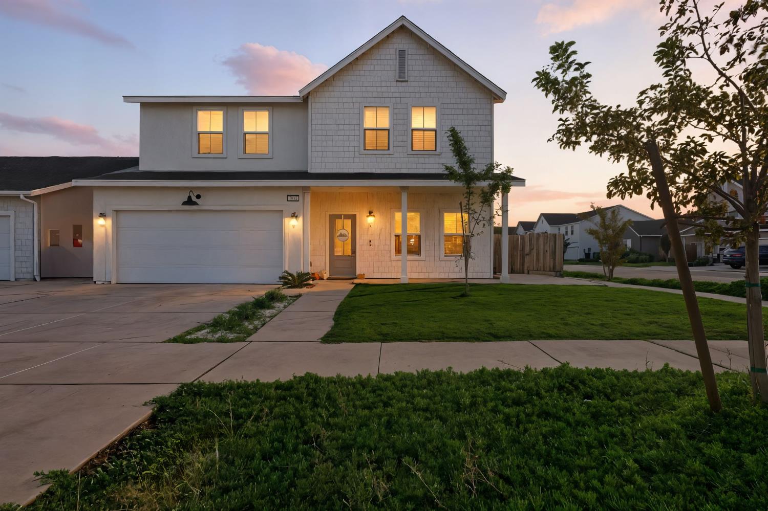 2459 W Hampton Dr, Hanford, CA 93230