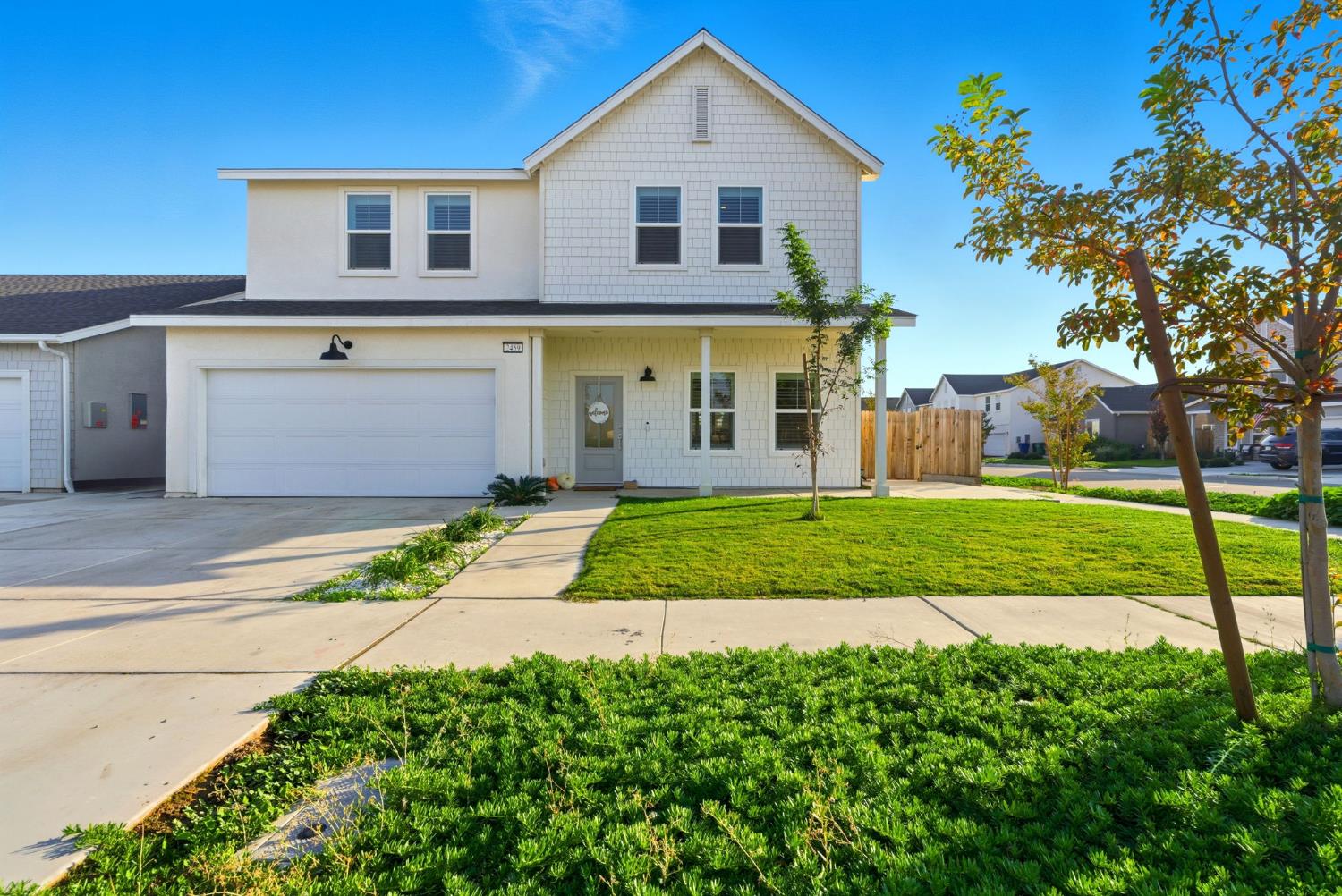 2459 W Hampton Dr, Hanford, CA 93230