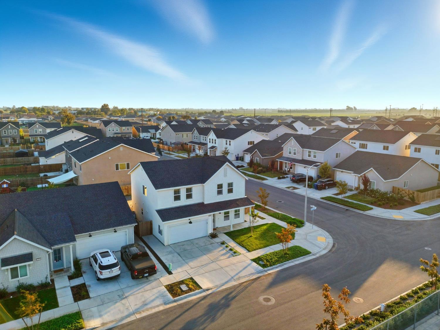 2459 W Hampton Dr, Hanford, CA 93230