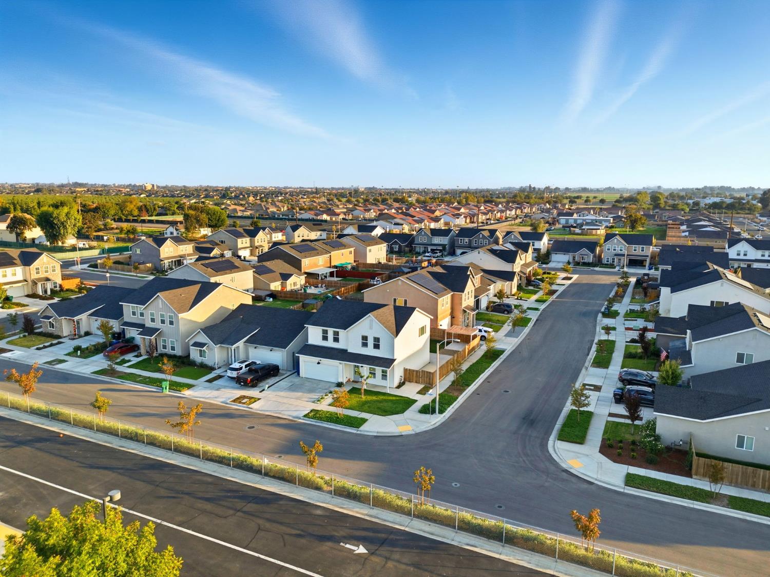 2459 W Hampton Dr, Hanford, CA 93230