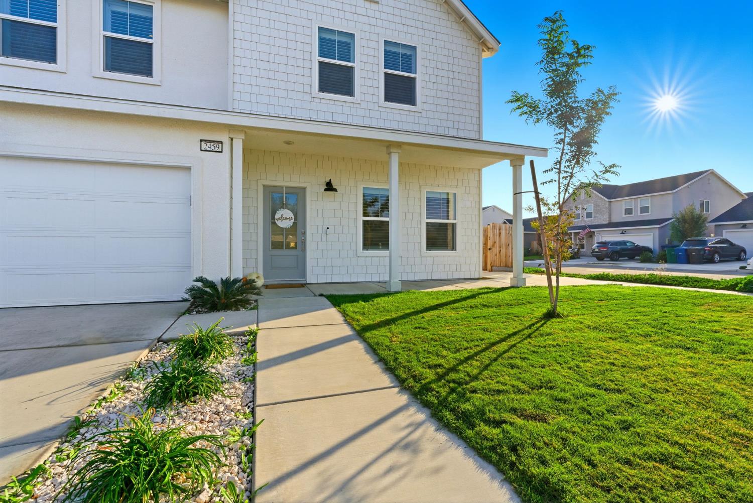 2459 W Hampton Dr, Hanford, CA 93230