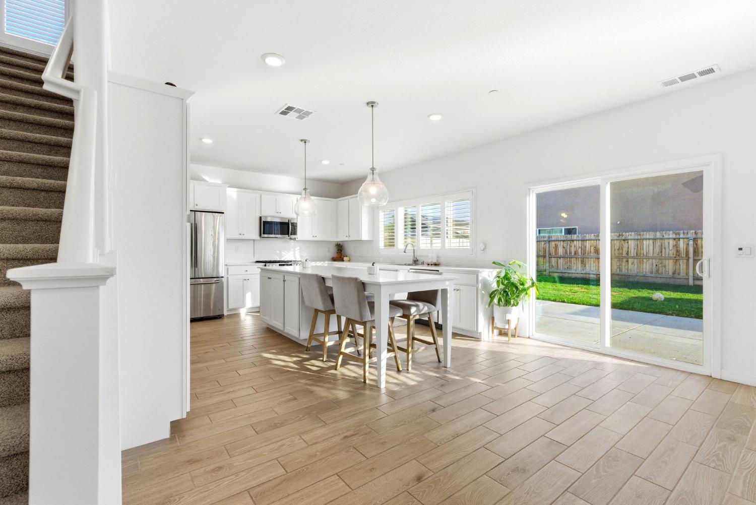 2459 W Hampton Dr, Hanford, CA 93230