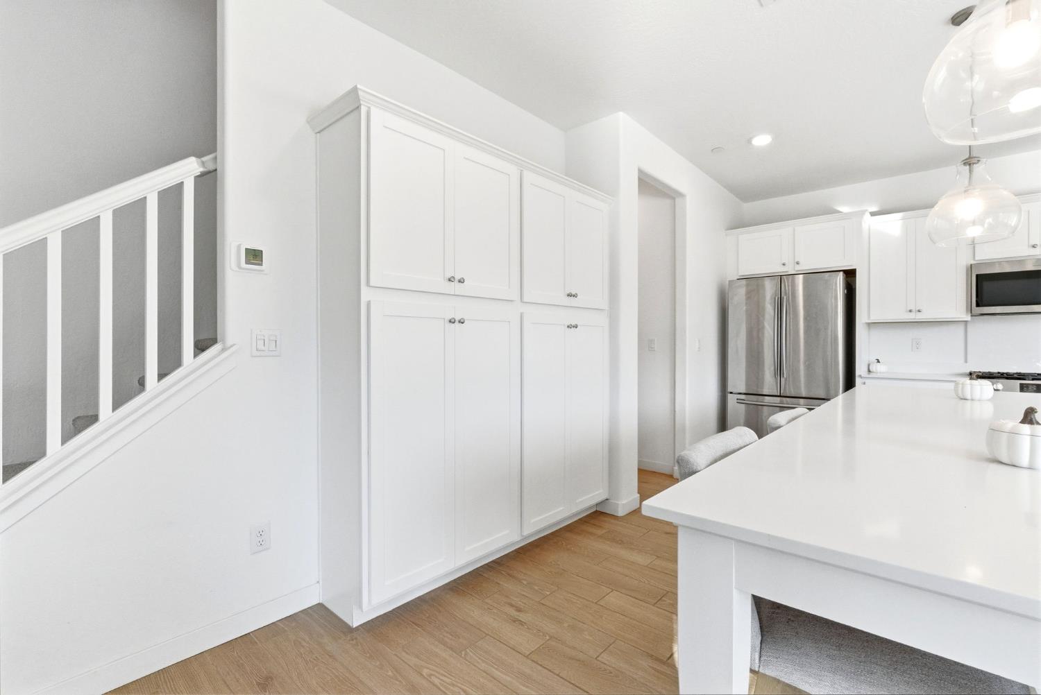 2459 W Hampton Dr, Hanford, CA 93230