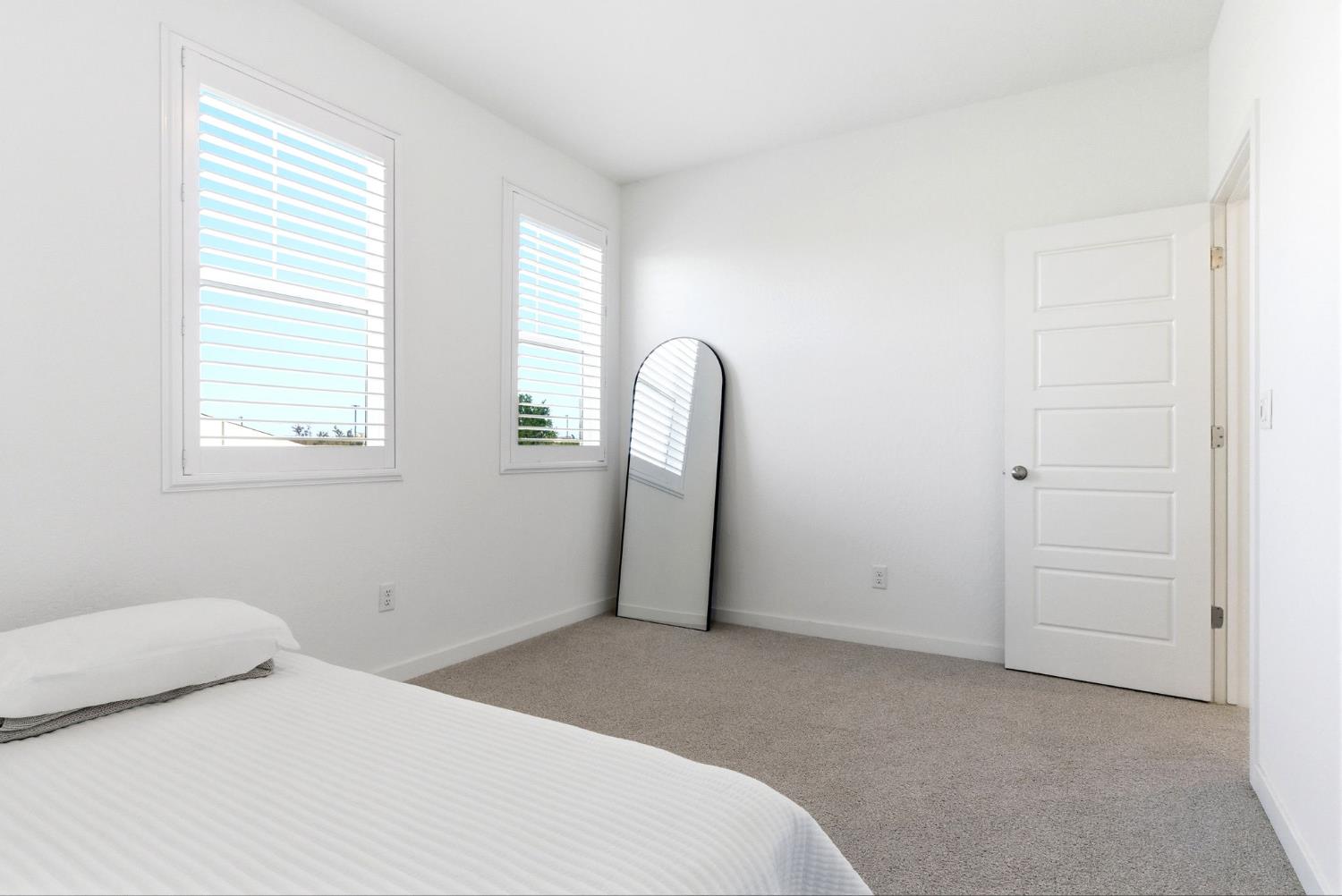 2459 W Hampton Dr, Hanford, CA 93230