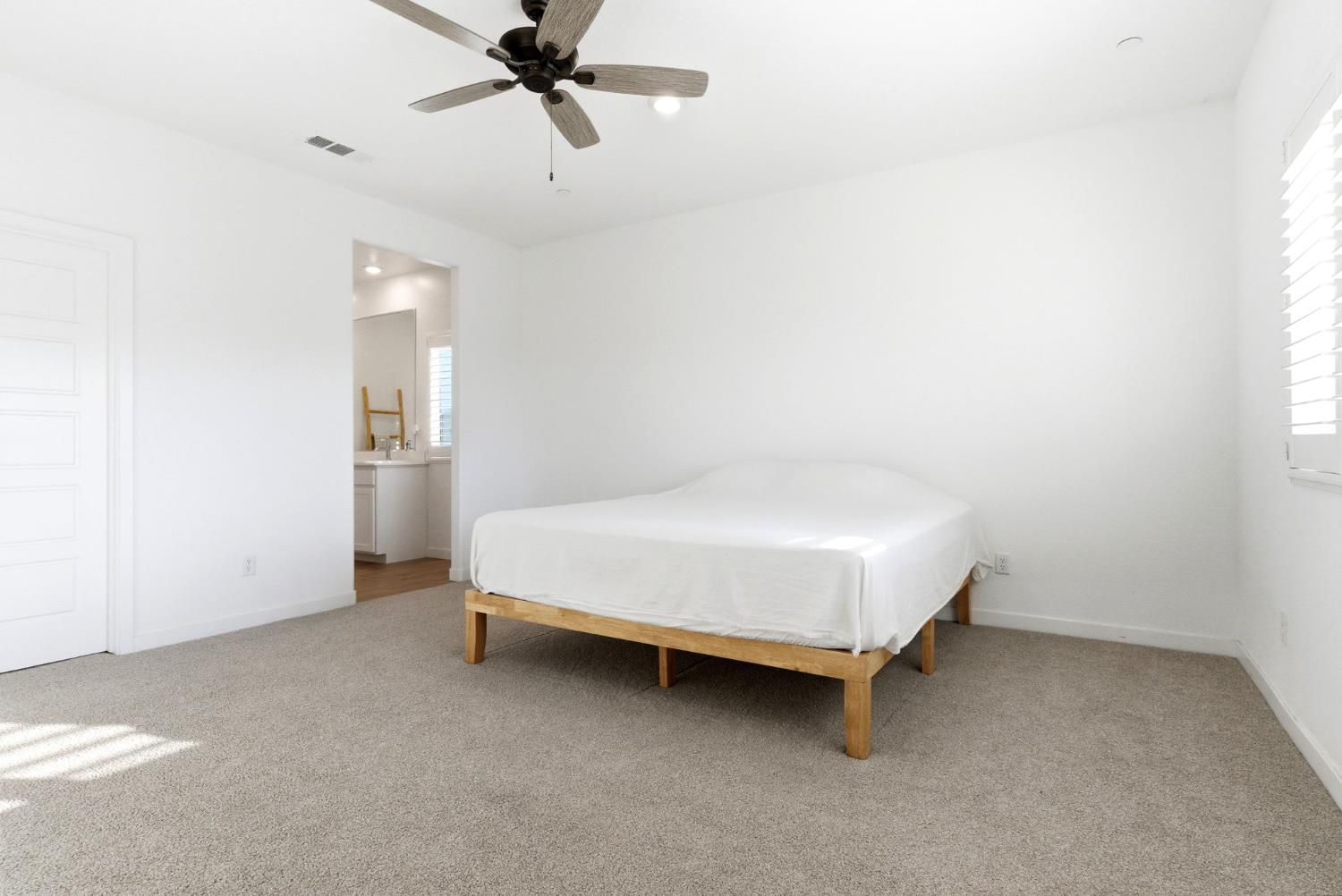 2459 W Hampton Dr, Hanford, CA 93230