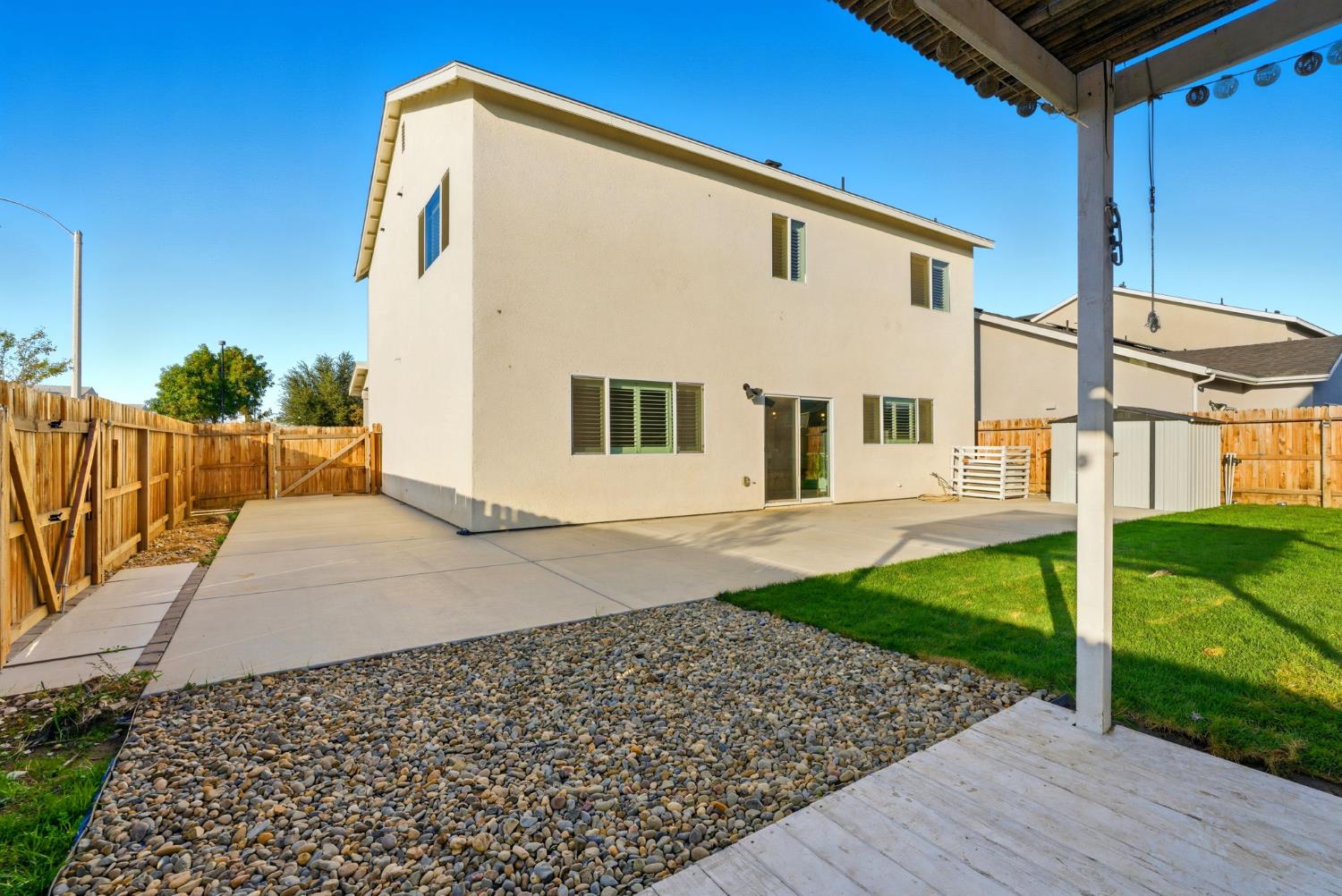 2459 W Hampton Dr, Hanford, CA 93230