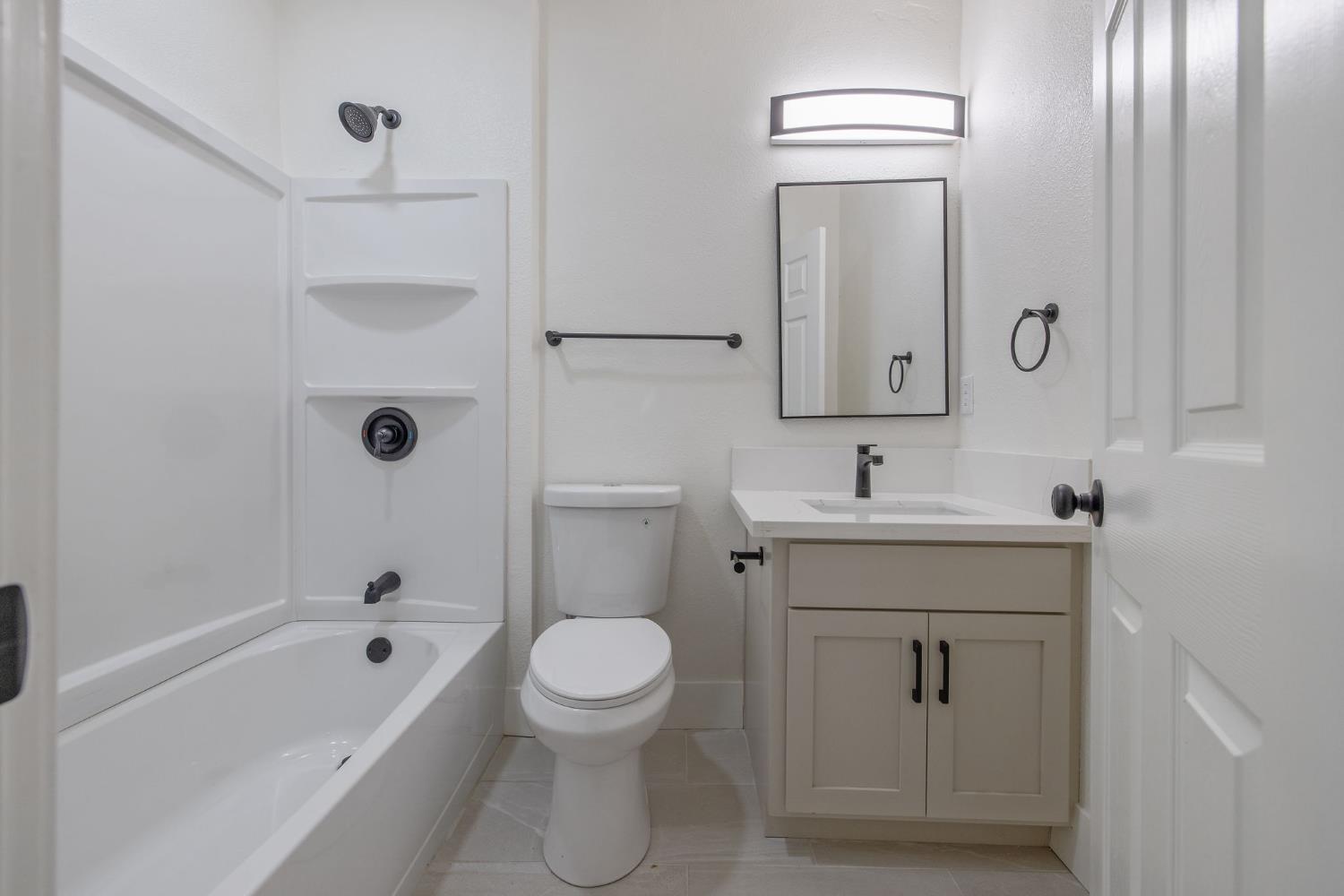 1402 Middleton St, Hanford, CA 93230