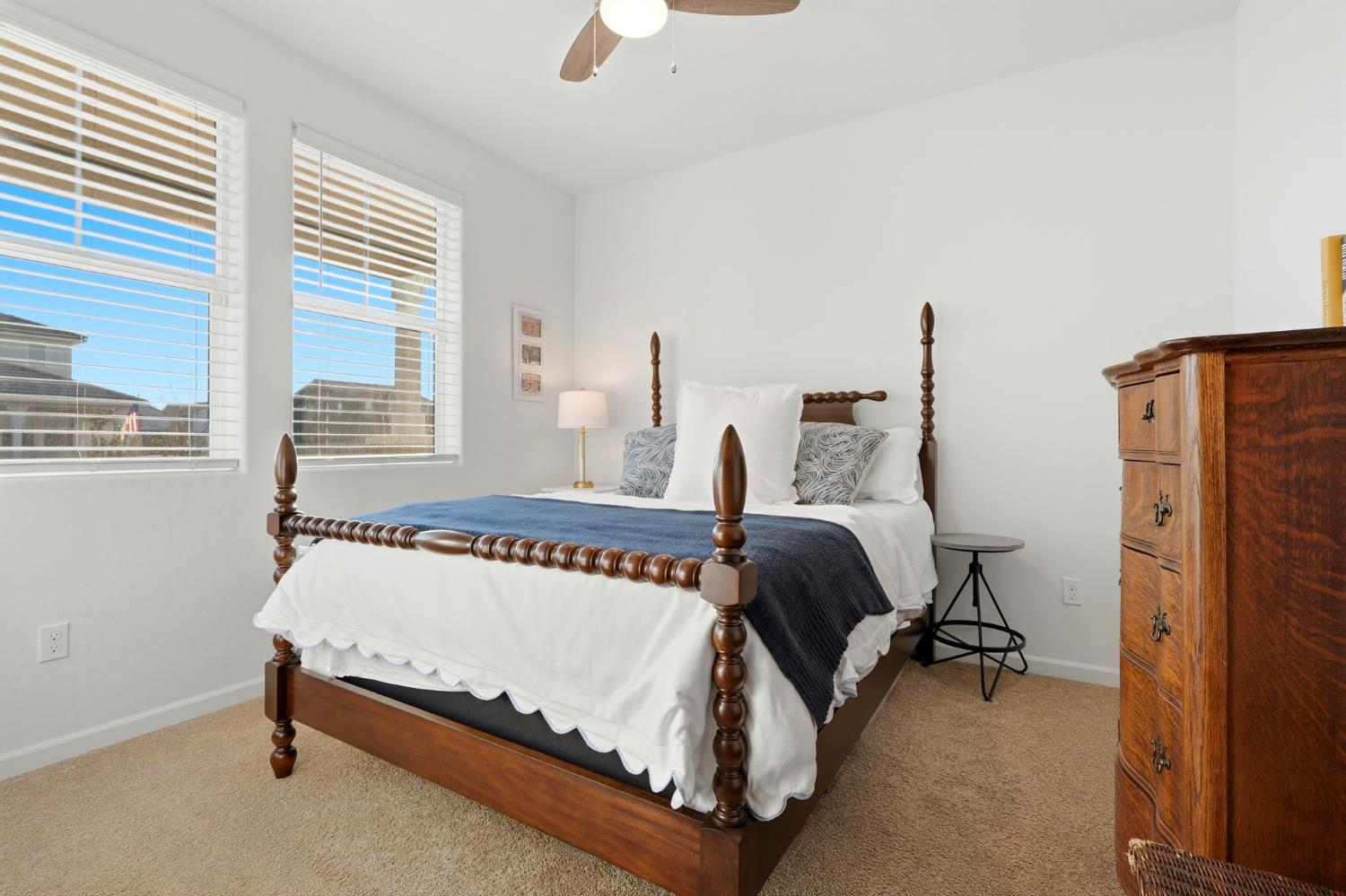 2566 Muscat Ct, Hanford, CA 93230