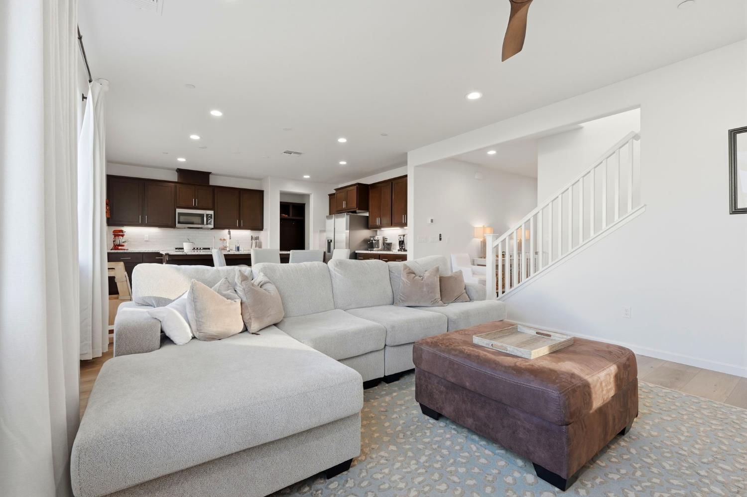 2566 Muscat Ct, Hanford, CA 93230