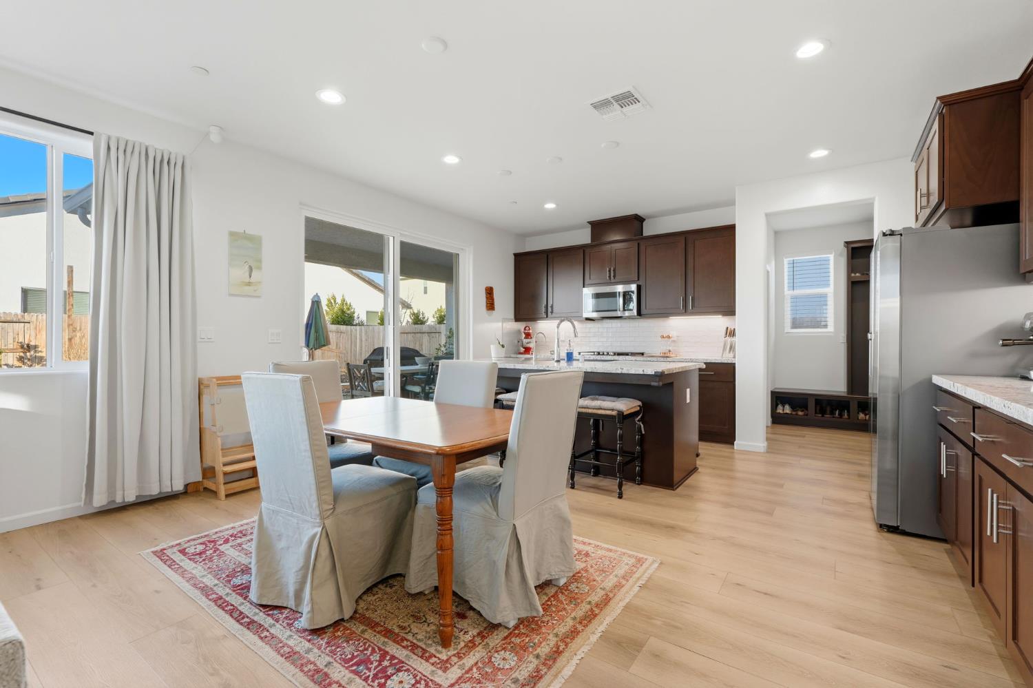 2566 Muscat Ct, Hanford, CA 93230