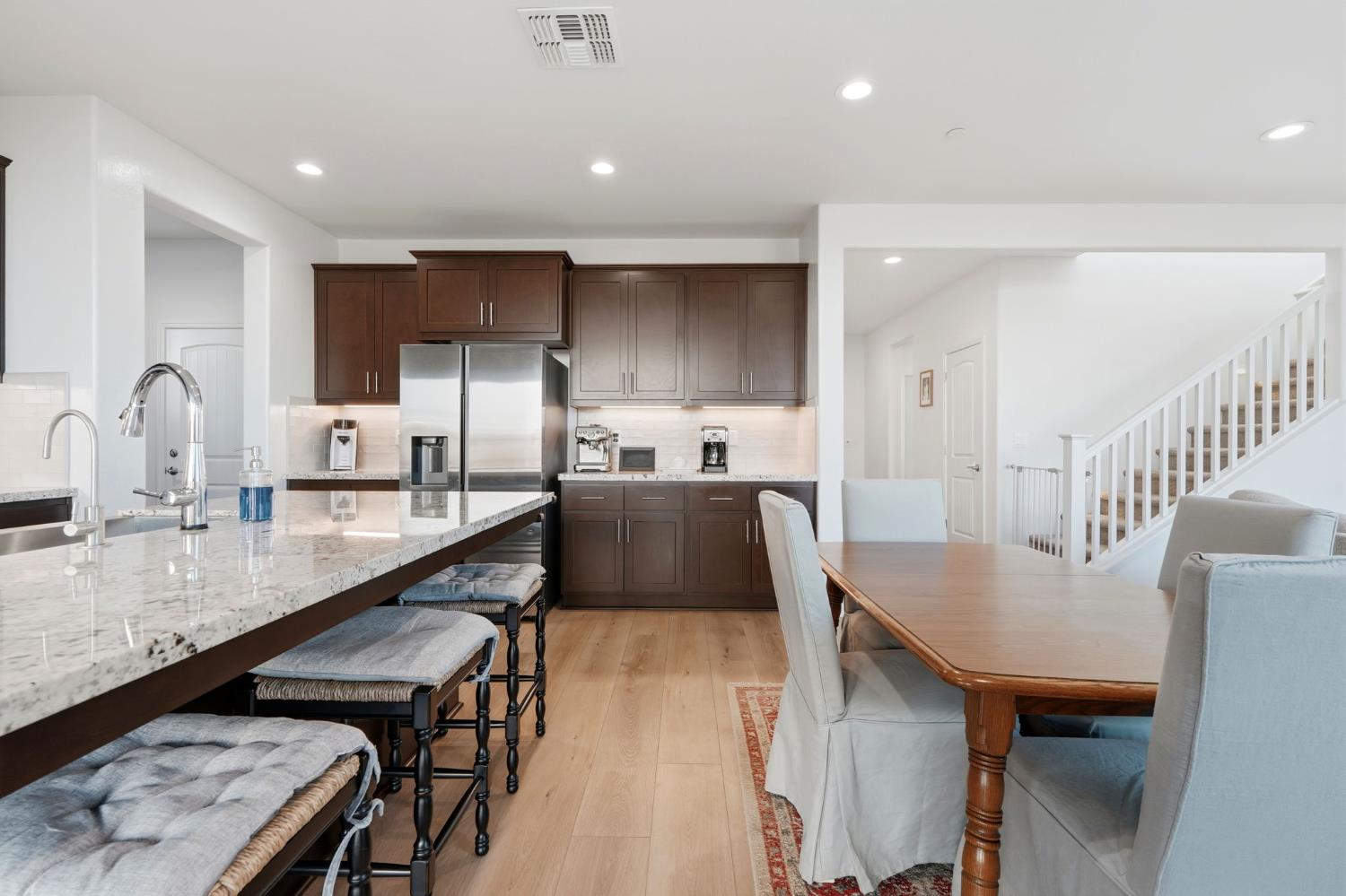 2566 Muscat Ct, Hanford, CA 93230