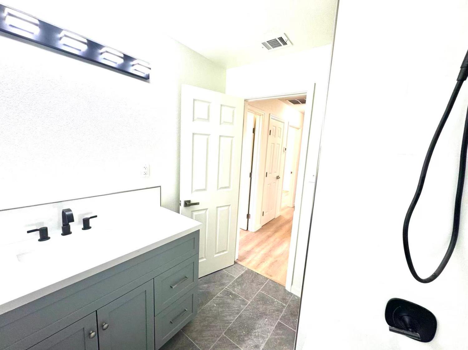 2002 N Woodridge Way, Hanford, CA 93230