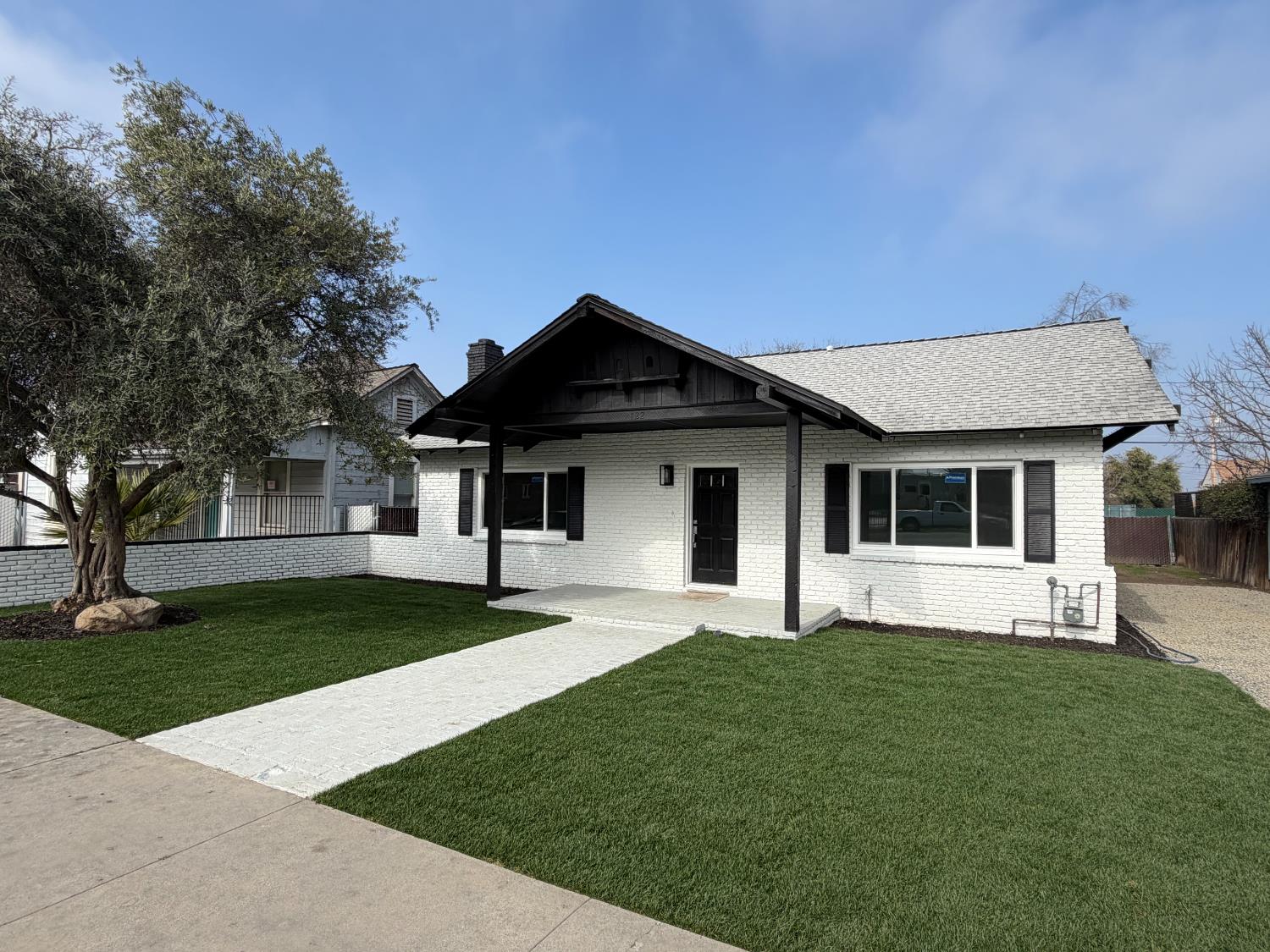 122 E 11Th St, Hanford, CA 93230