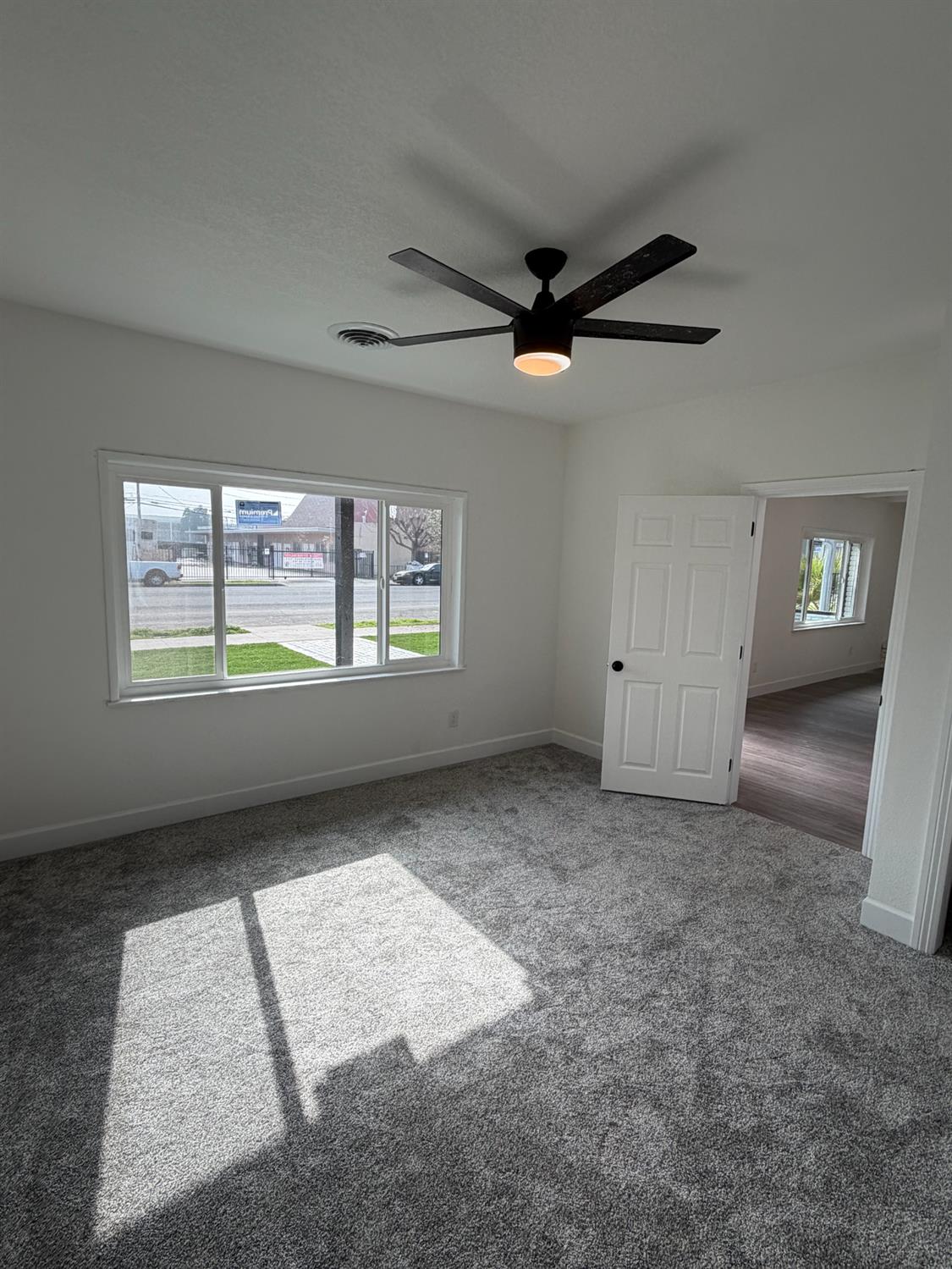 122 E 11Th St, Hanford, CA 93230