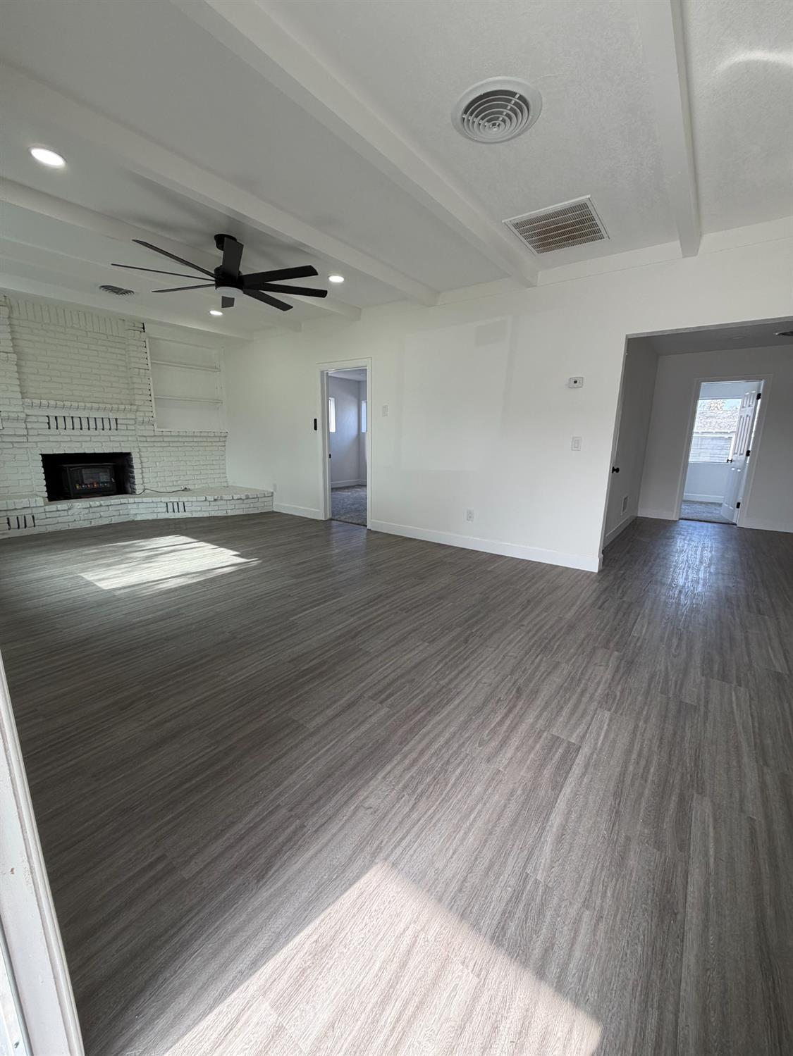 122 E 11Th St, Hanford, CA 93230